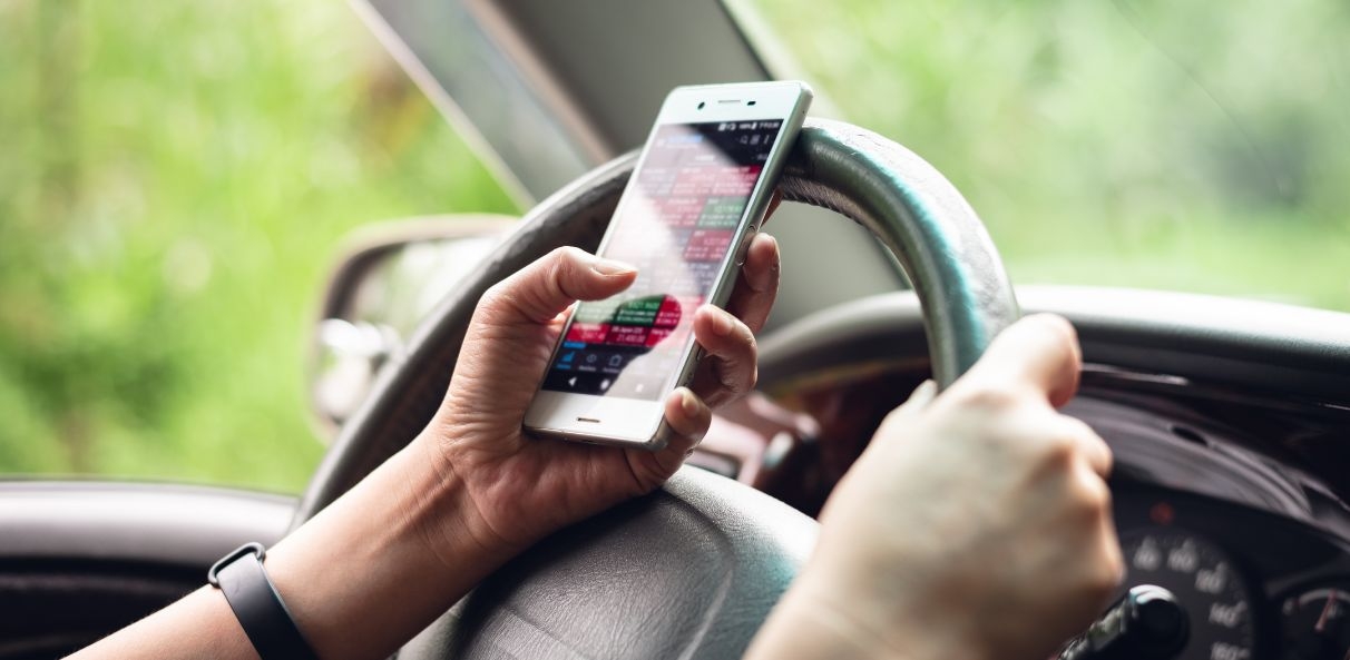 Comment choisir un support smartphone pour la voiture ?